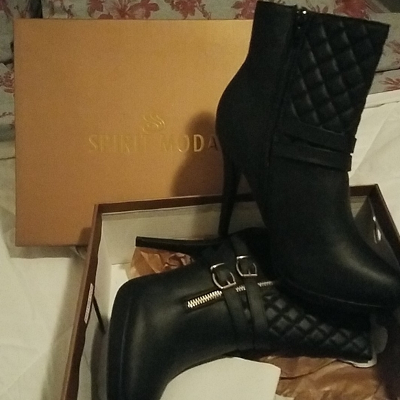 Heels - Picture 2 of 3